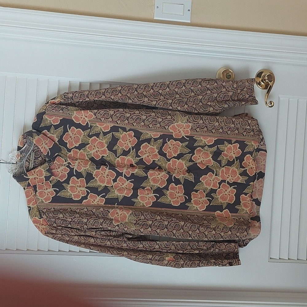 Tommy Bahama long sleeve 70%cotton 30%silk shirt